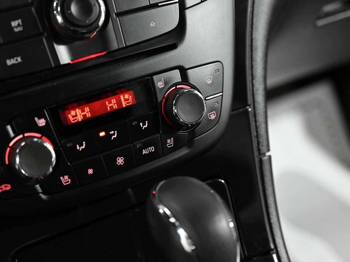 Opel Insignia с пробегом — 2013 год. Фото: #10