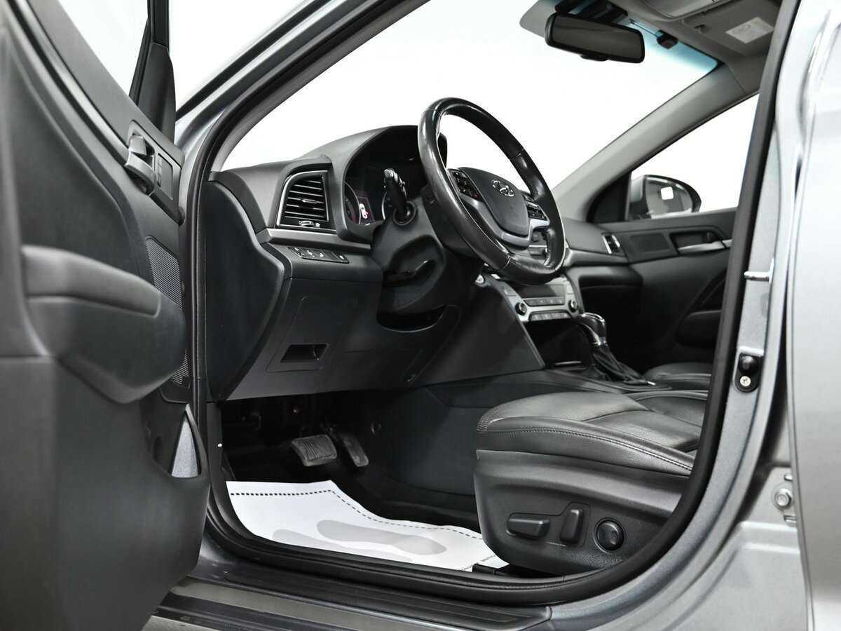 Hyundai Elantra с пробегом — 2018 год. Фото: #4