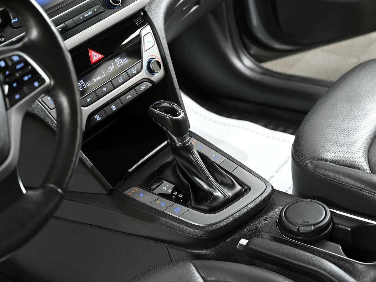 Hyundai Elantra с пробегом — 2018 год. Фото: #9