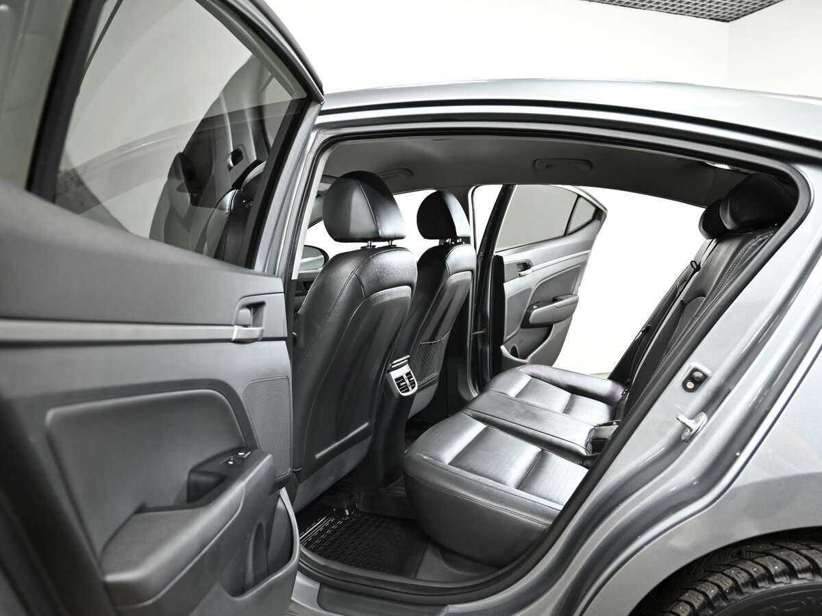 Hyundai Elantra с пробегом — 2018 год. Фото: #14