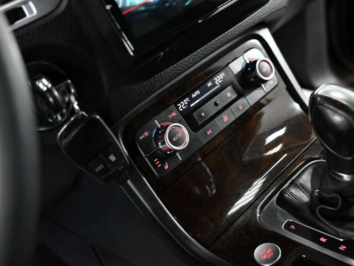 Volkswagen Touareg с пробегом — 2013 год. Фото: #6