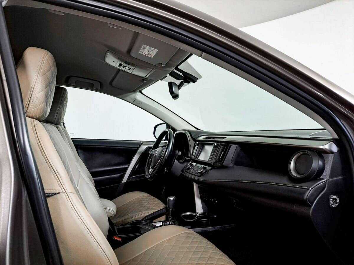 Toyota RAV4 с пробегом — 2019 год. Фото: #9