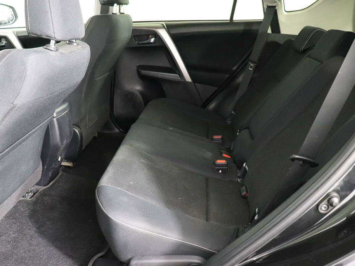 Toyota RAV4 с пробегом — 2016 год. Фото: #8