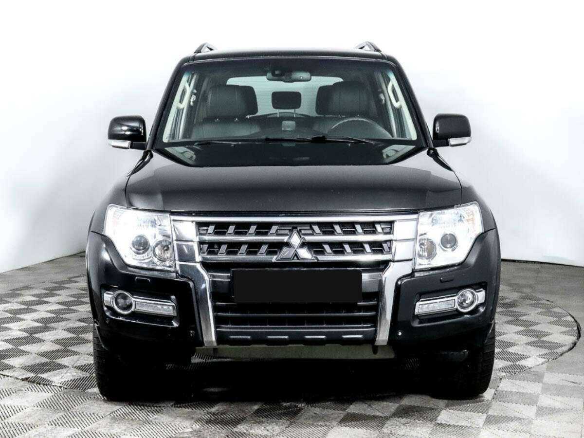 Mitsubishi Pajero с пробегом — 2017 год. Фото: #1