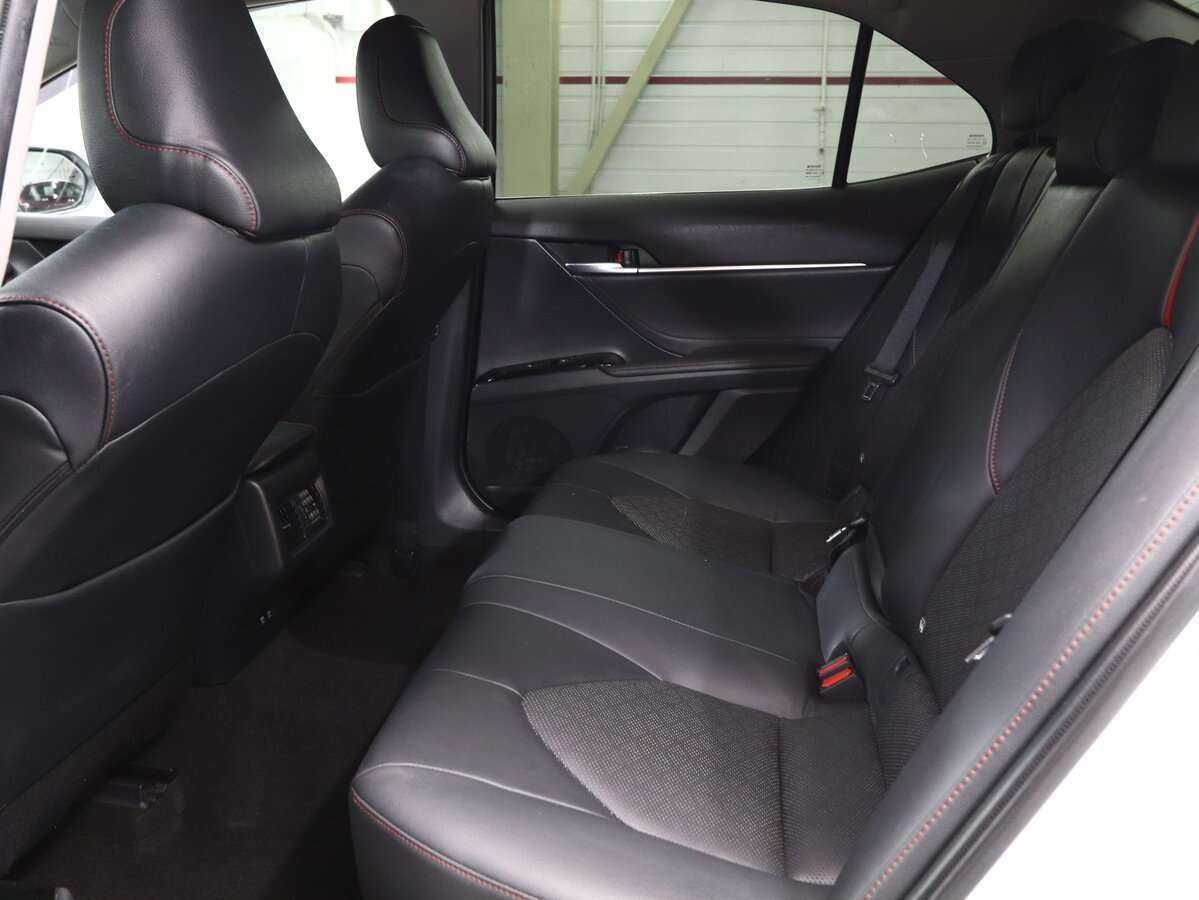 Toyota Camry с пробегом — 2020 год. Фото: #9