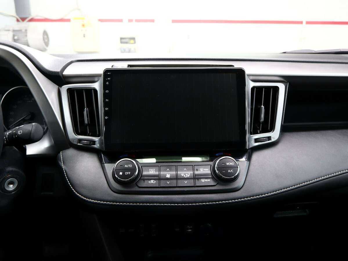 Toyota RAV4 с пробегом — 2017 год. Фото: #16