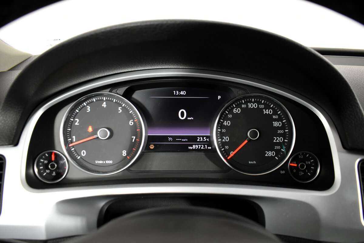 Volkswagen Touareg с пробегом — 2012 год. Фото: #6