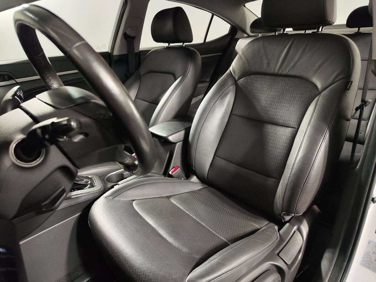 Hyundai Elantra с пробегом — 2016 год. Фото: #6