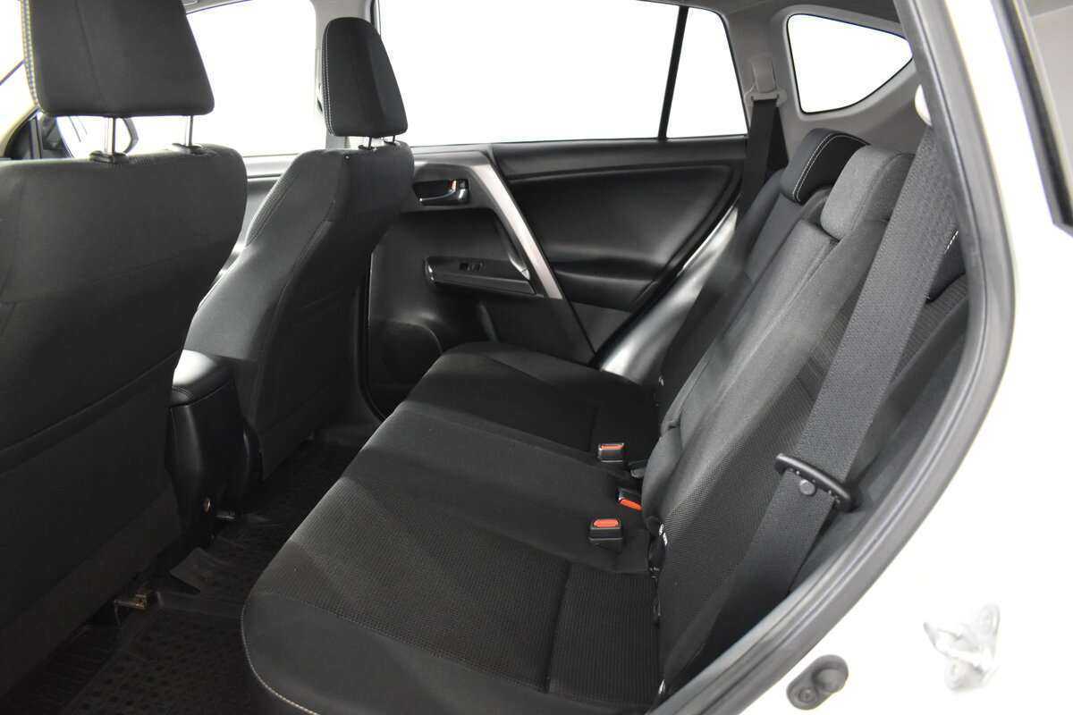 Toyota RAV4 с пробегом — 2019 год. Фото: #6