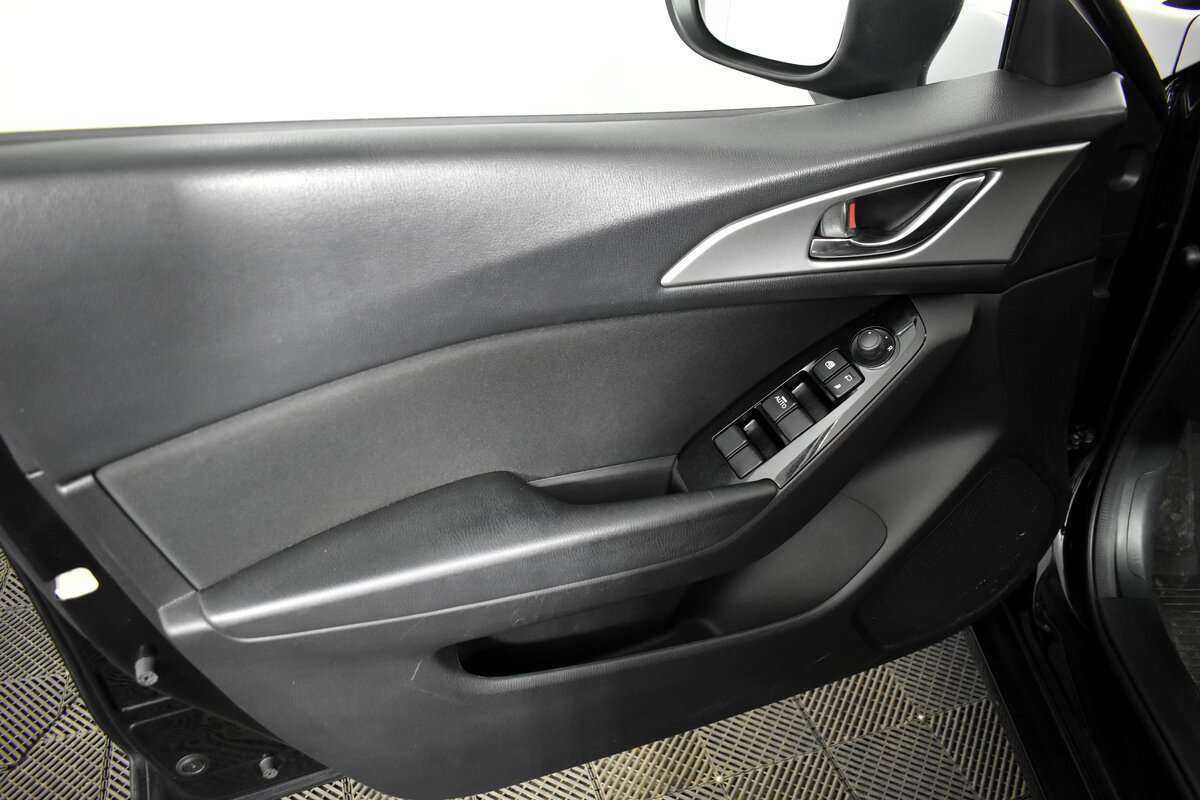 Mazda 3 с пробегом — 2017 год. Фото: #16