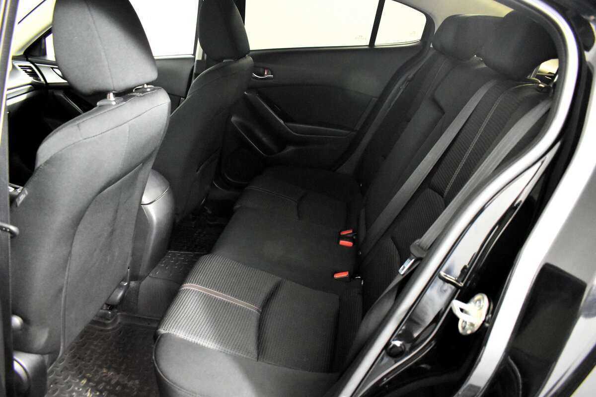 Mazda 3 с пробегом — 2017 год. Фото: #17