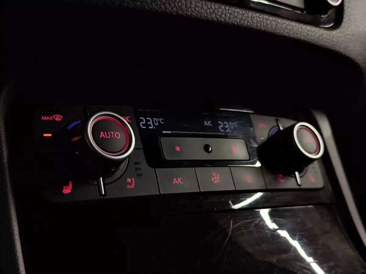 Volkswagen Touareg с пробегом — 2014 год. Фото: #16