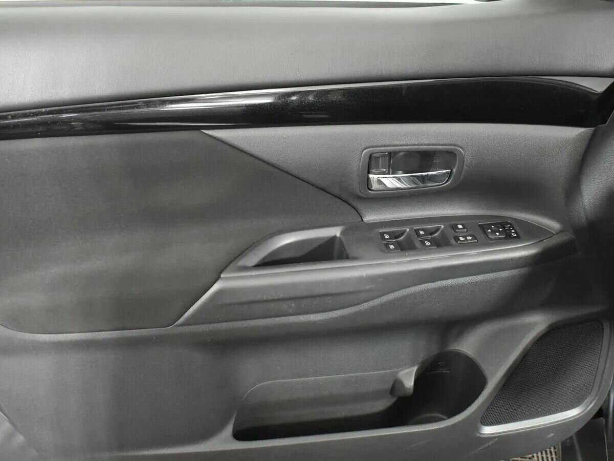 Mitsubishi Outlander с пробегом — 2019 год. Фото: #15