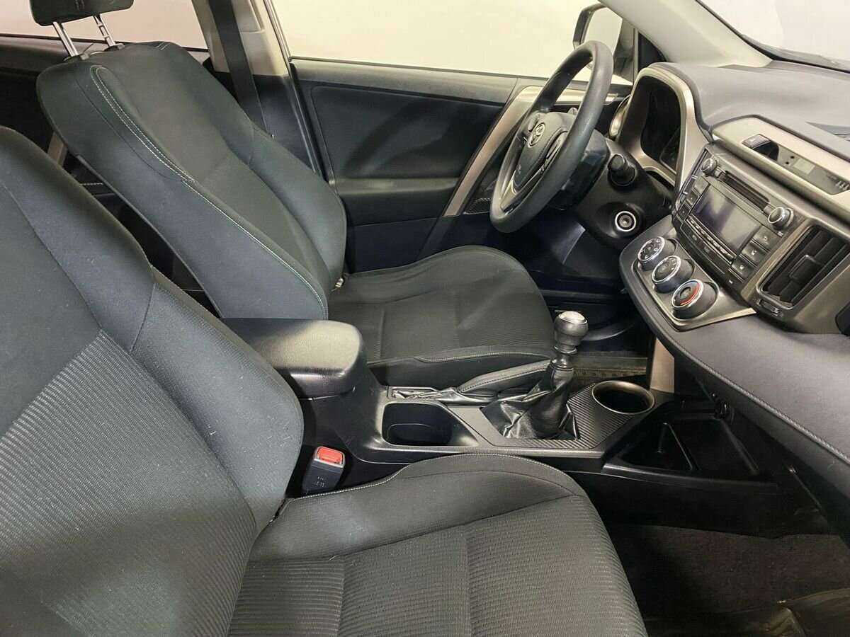 Toyota RAV4 с пробегом — 2014 год. Фото: #9