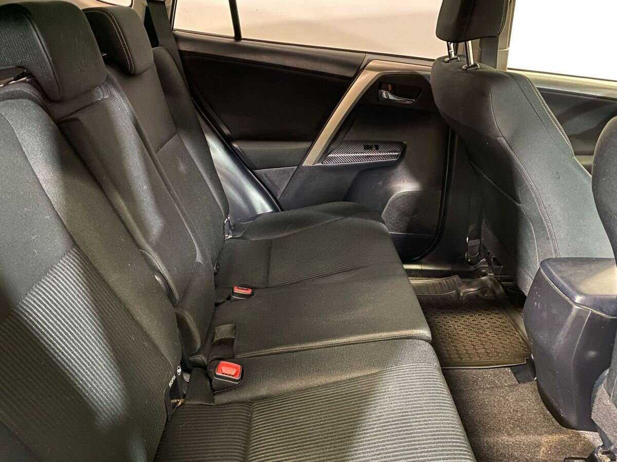 Toyota RAV4 с пробегом — 2014 год. Фото: #10