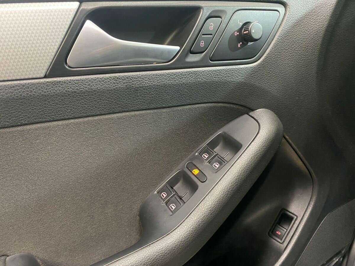 Volkswagen Jetta с пробегом — 2013 год. Фото: #15