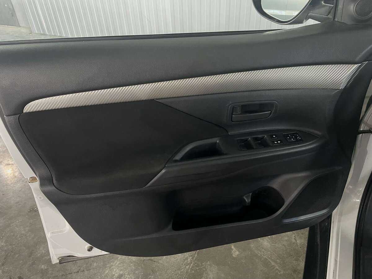 Mitsubishi Outlander с пробегом — 2013 год. Фото: #16