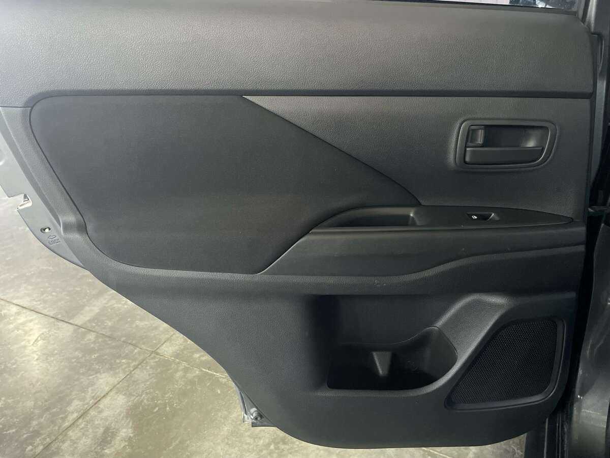 Mitsubishi Outlander с пробегом — 2018 год. Фото: #19