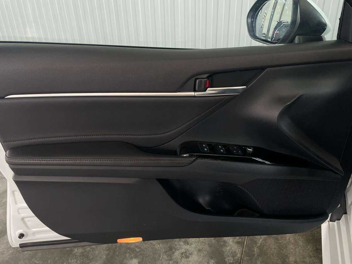 Toyota Camry с пробегом — 2018 год. Фото: #20