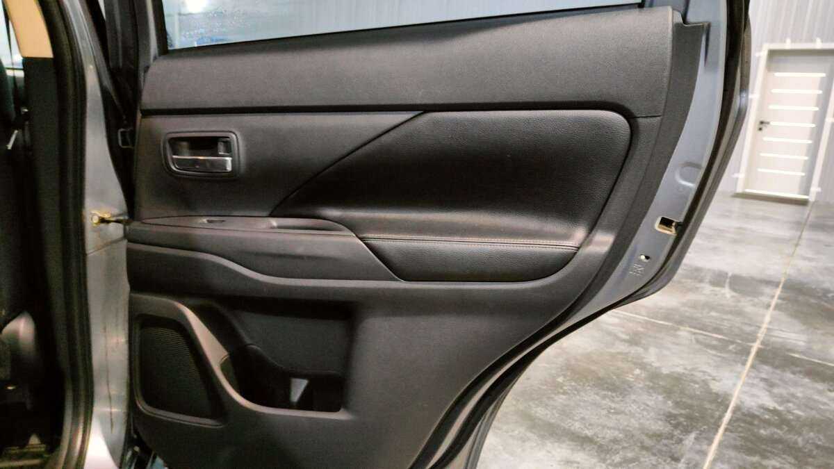 Mitsubishi Outlander с пробегом — 2012 год. Фото: #18