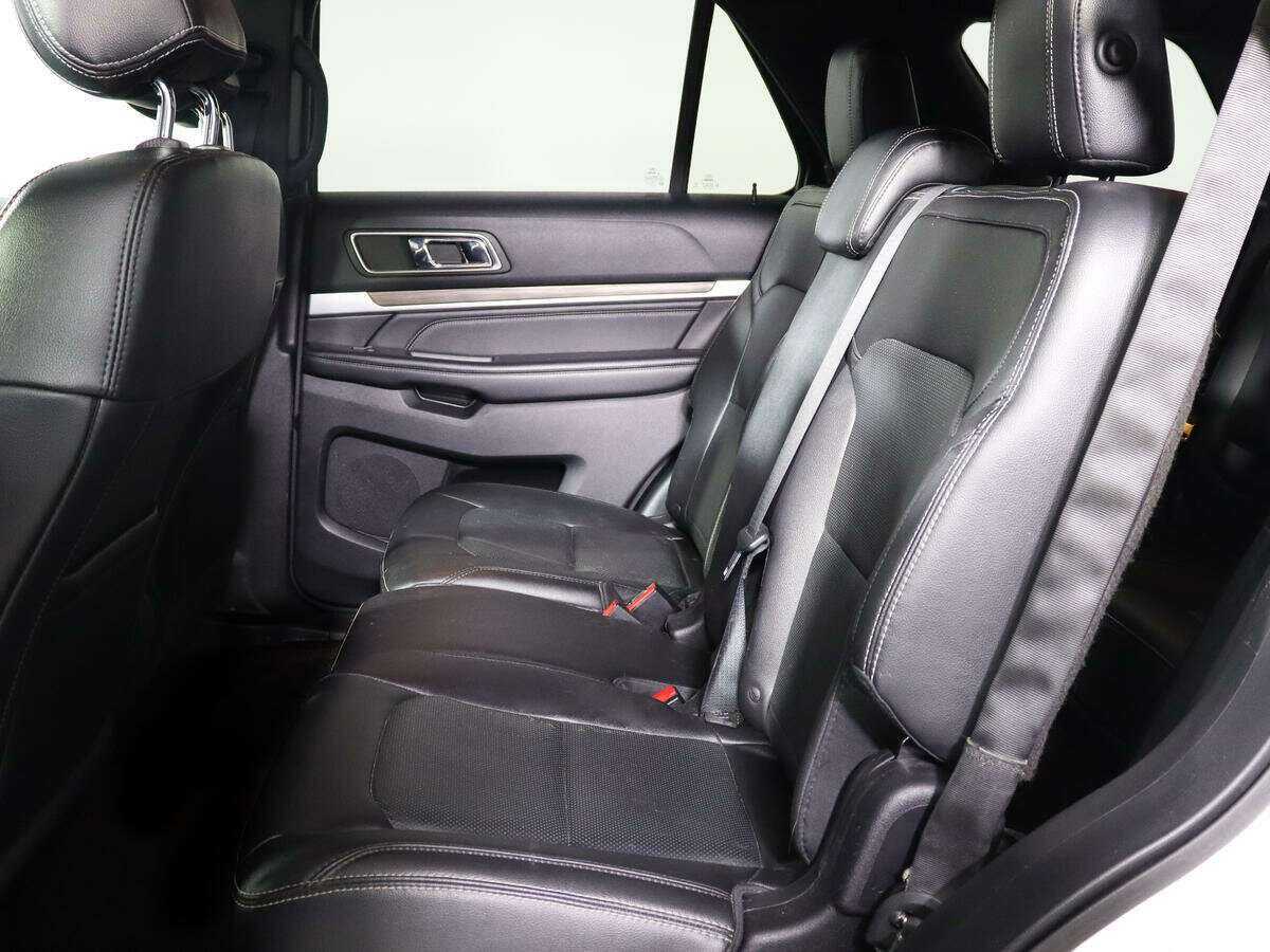 Ford Explorer с пробегом — 2016 год. Фото: #7