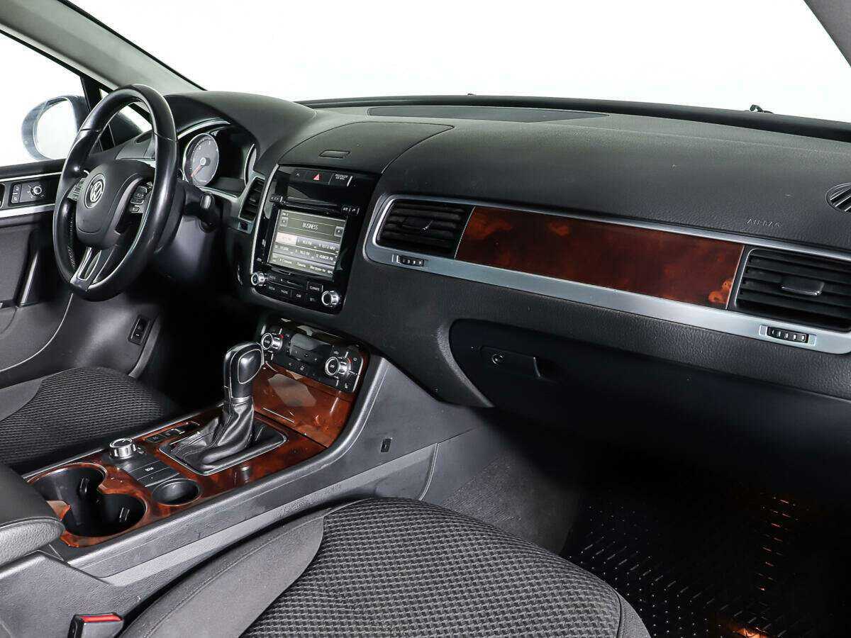 Volkswagen Touareg с пробегом — 2013 год. Фото: #8