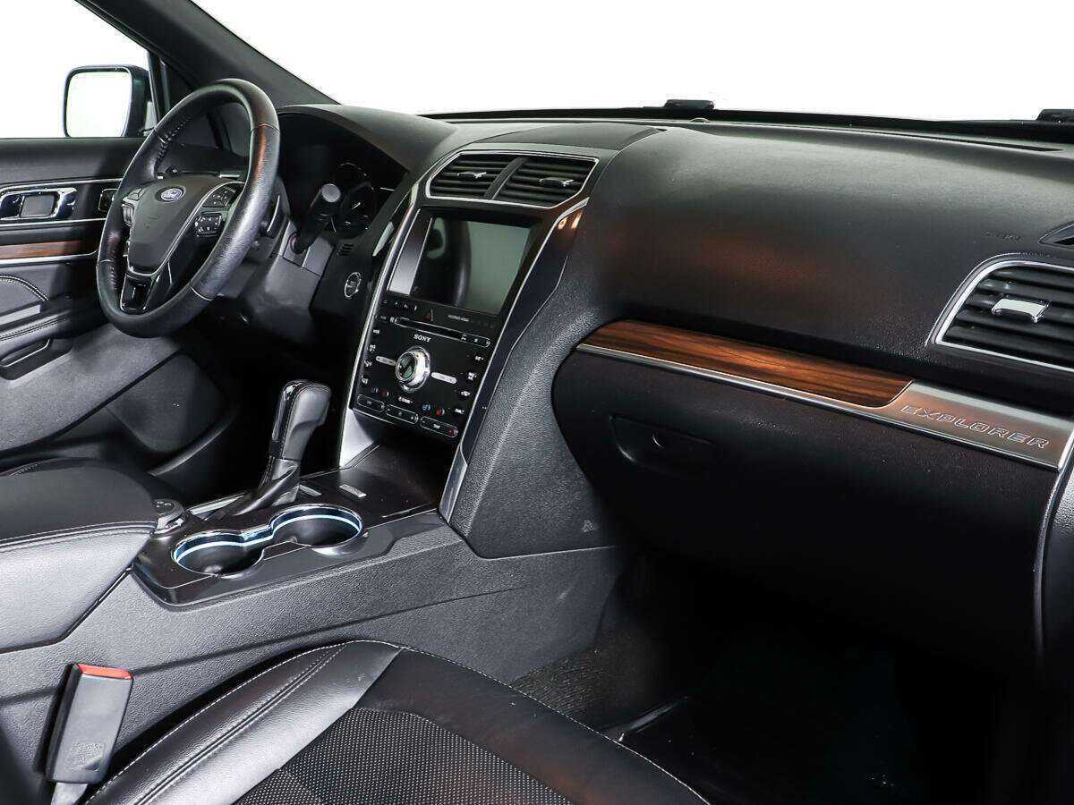 Ford Explorer с пробегом — 2017 год. Фото: #9