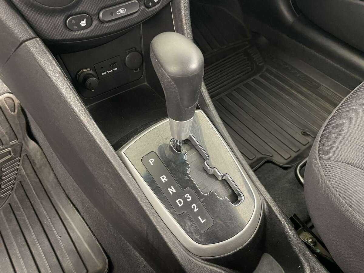 Hyundai Solaris с пробегом — 2012 год. Фото: #12