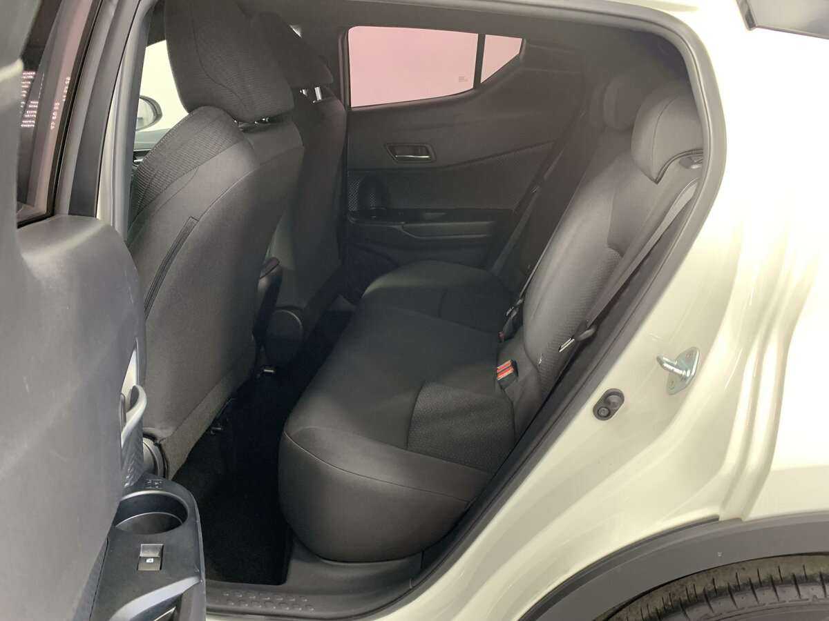 Toyota C-HR с пробегом — 2019 год. Фото: #9