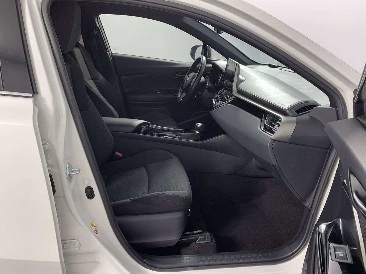 Toyota C-HR с пробегом — 2019 год. Фото: #15