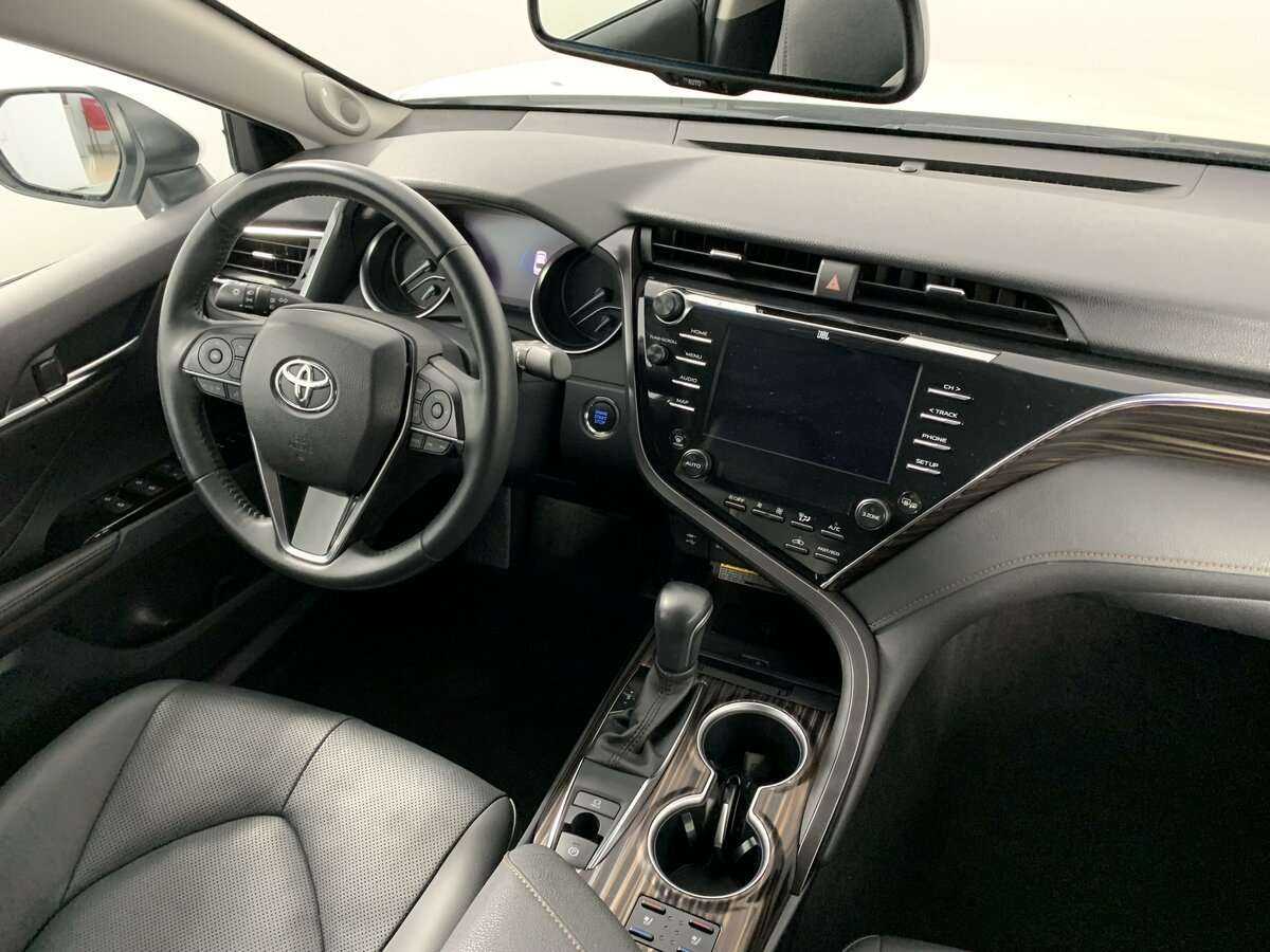 Toyota Camry с пробегом — 2021 год. Фото: #8
