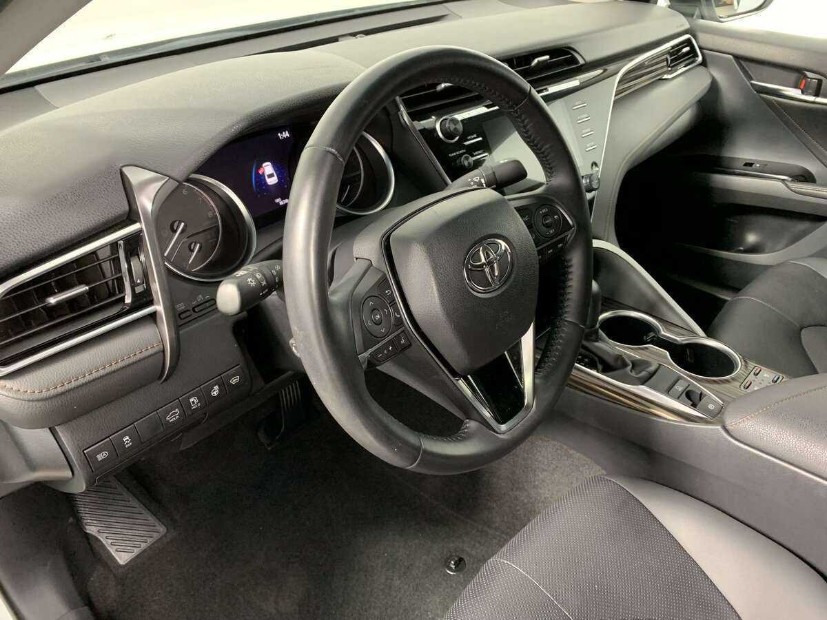 Toyota Camry с пробегом — 2021 год. Фото: #15