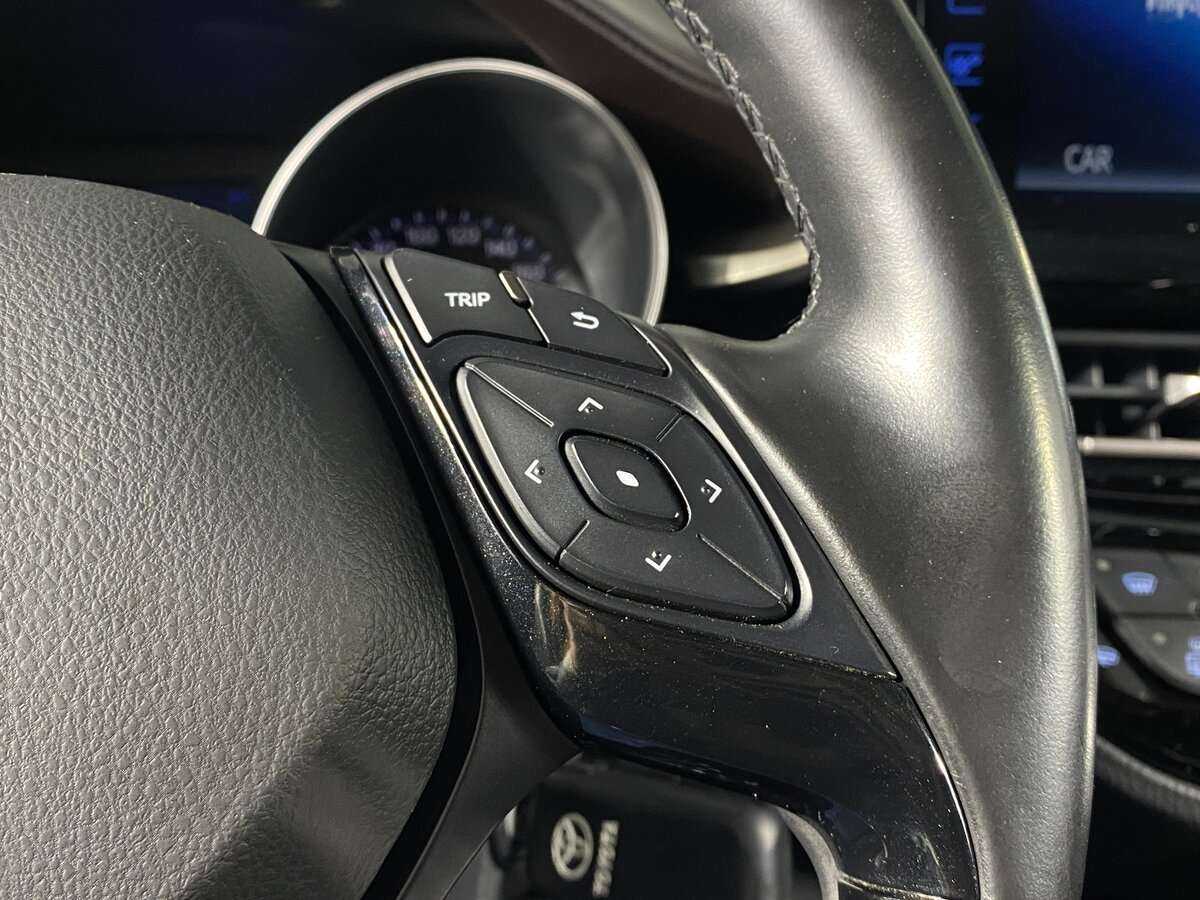 Toyota C-HR с пробегом — 2019 год. Фото: #11