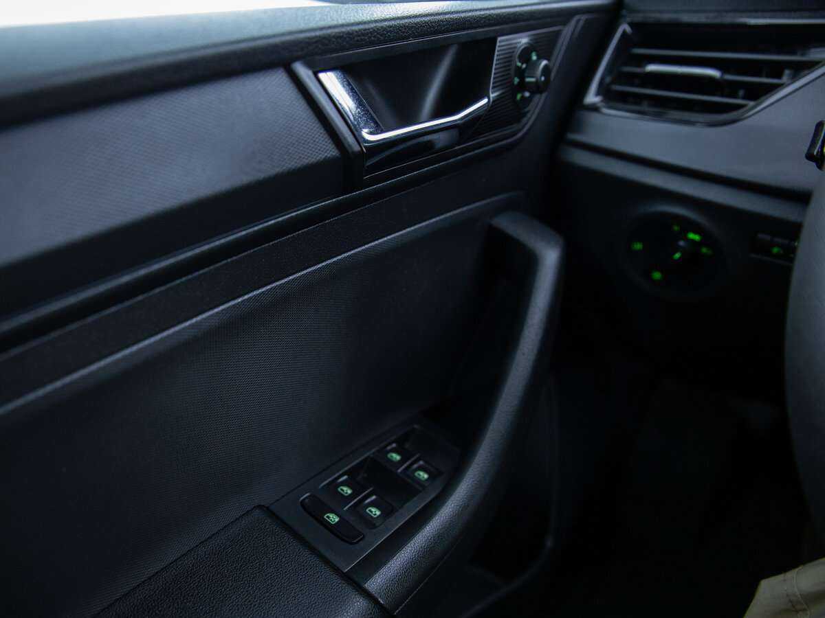 Skoda Rapid с пробегом — 2021 год. Фото: #16