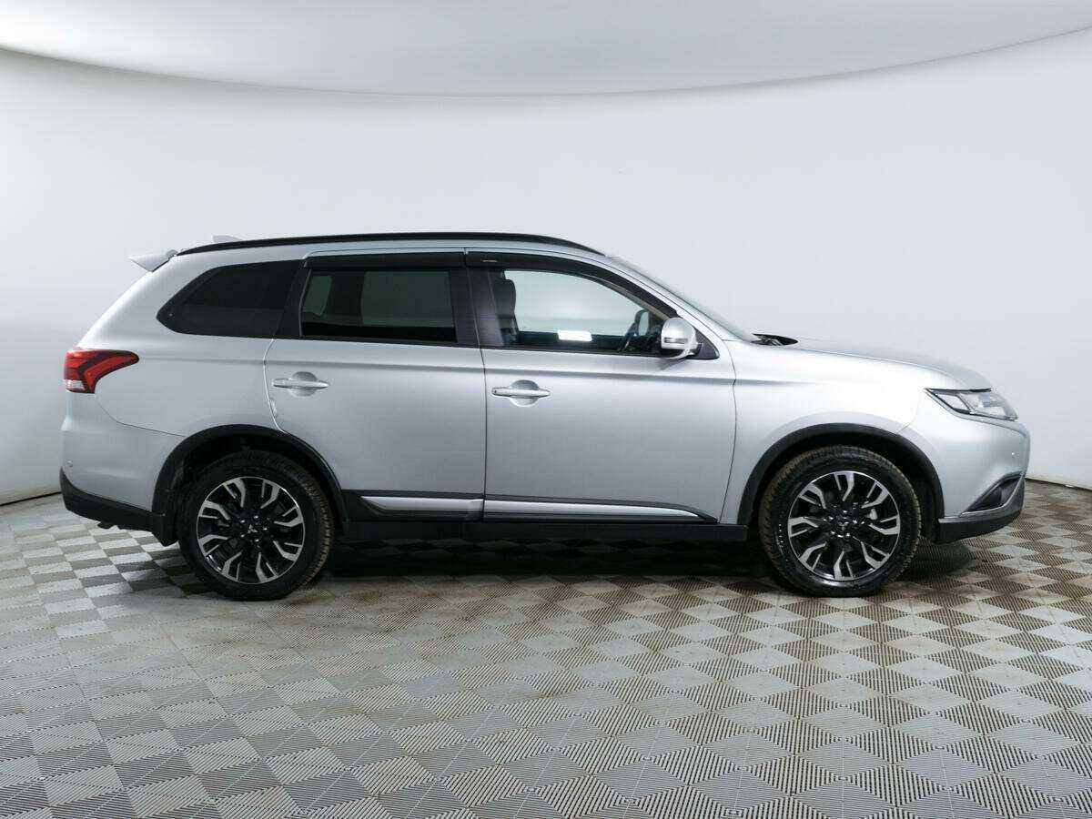 Mitsubishi Outlander с пробегом — 2021 год. Фото: #3