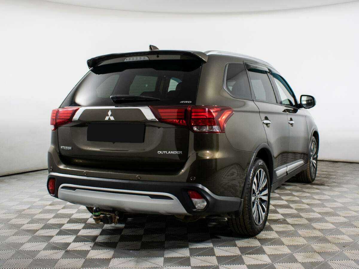 Mitsubishi Outlander с пробегом — 2018 год. Фото: #1