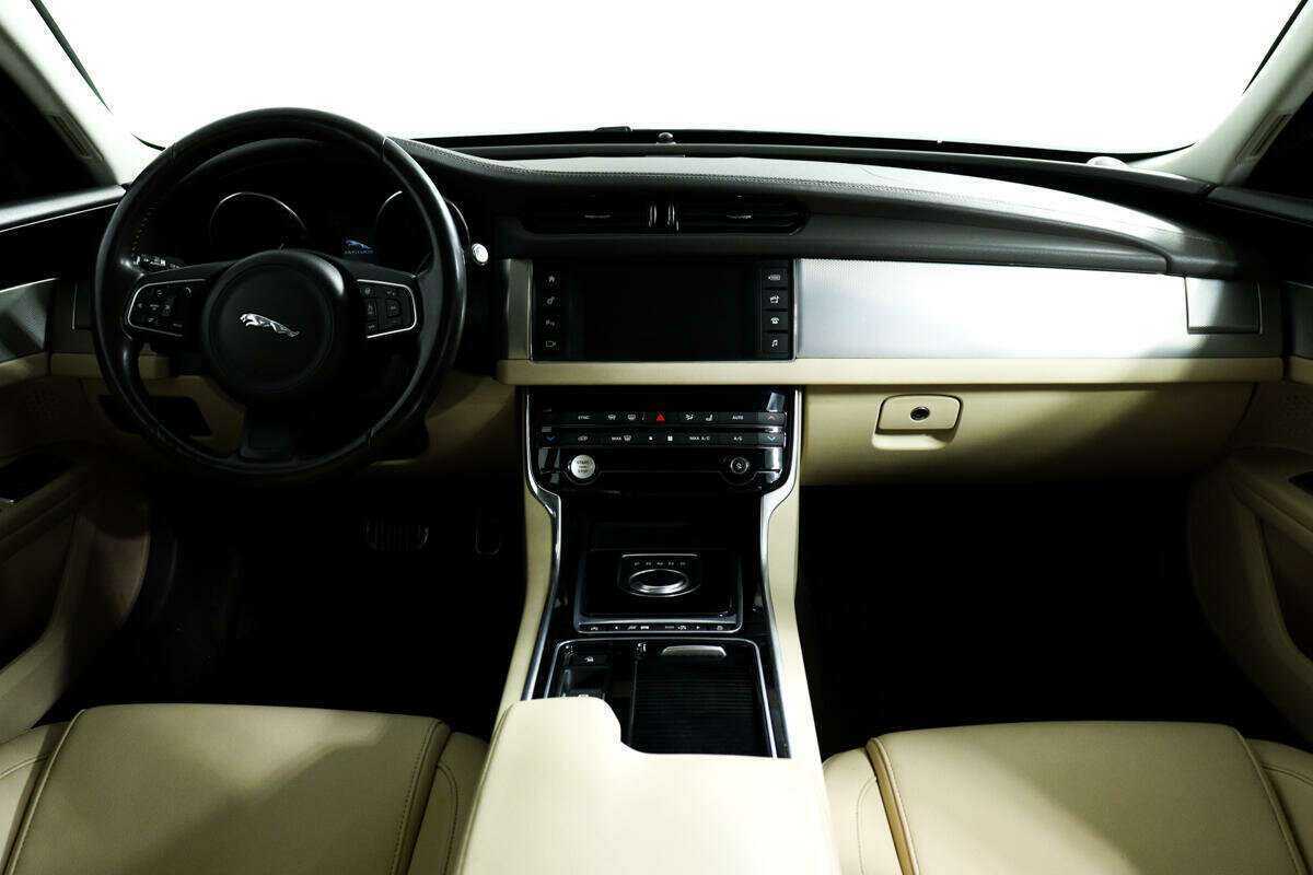Jaguar XF с пробегом — 2016 год. Фото: #10