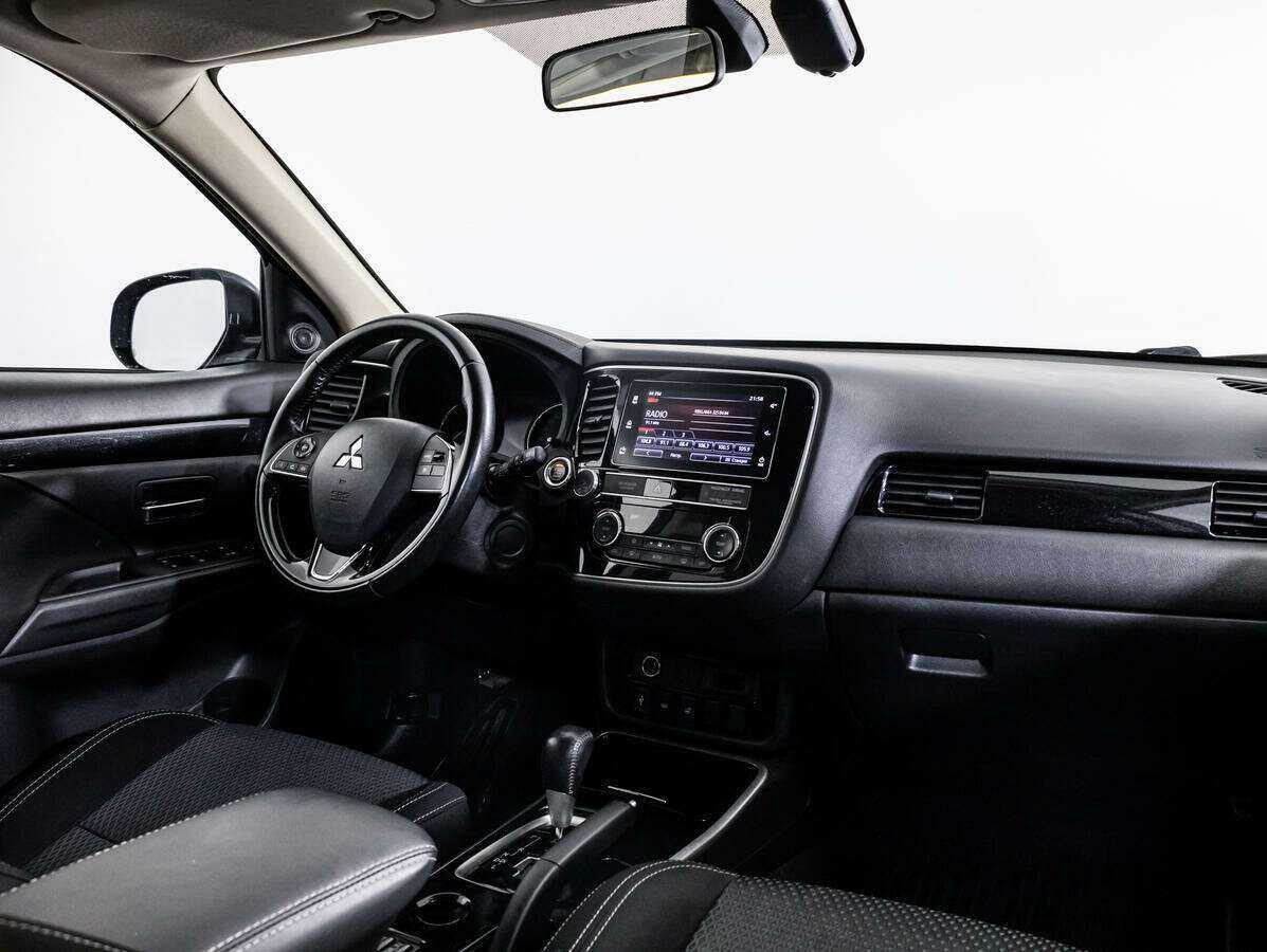 Mitsubishi Outlander с пробегом — 2019 год. Фото: #6