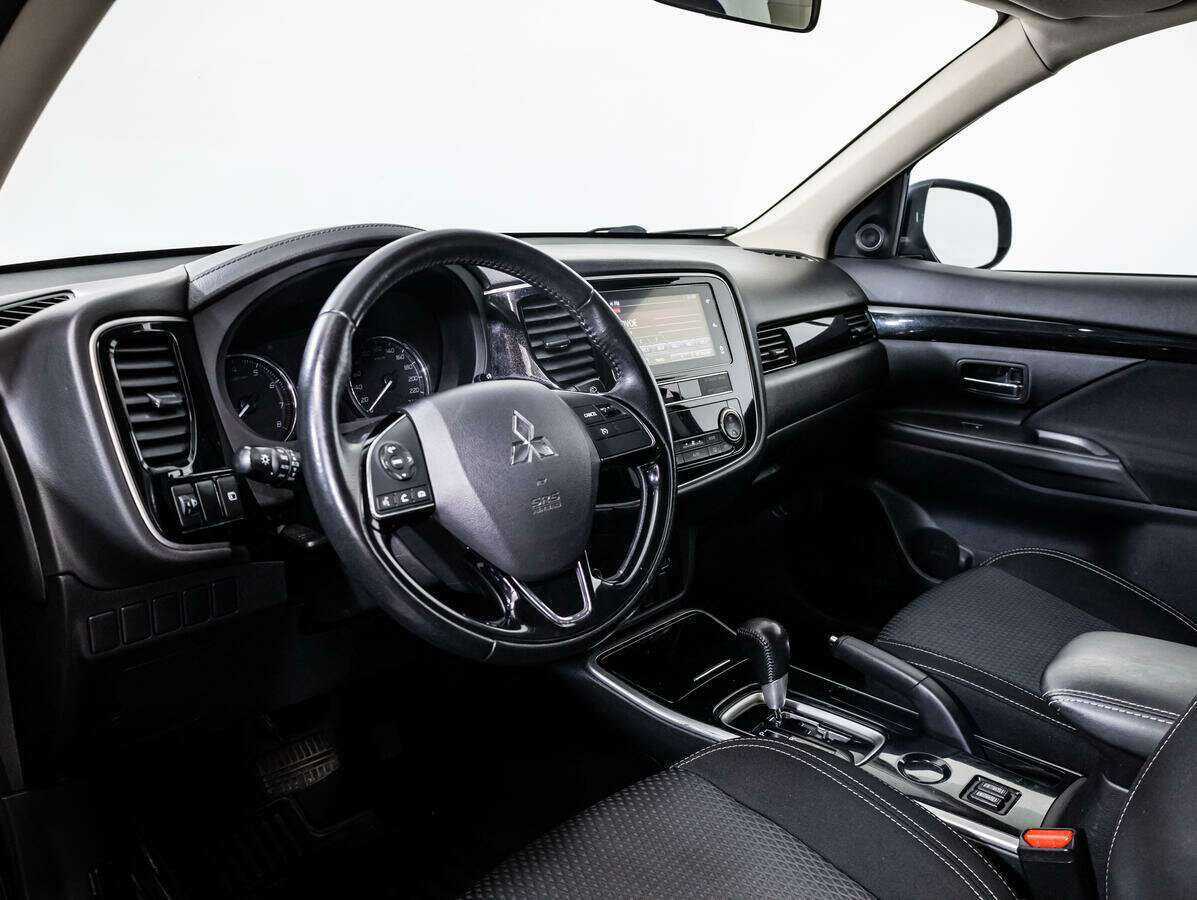 Mitsubishi Outlander с пробегом — 2019 год. Фото: #8