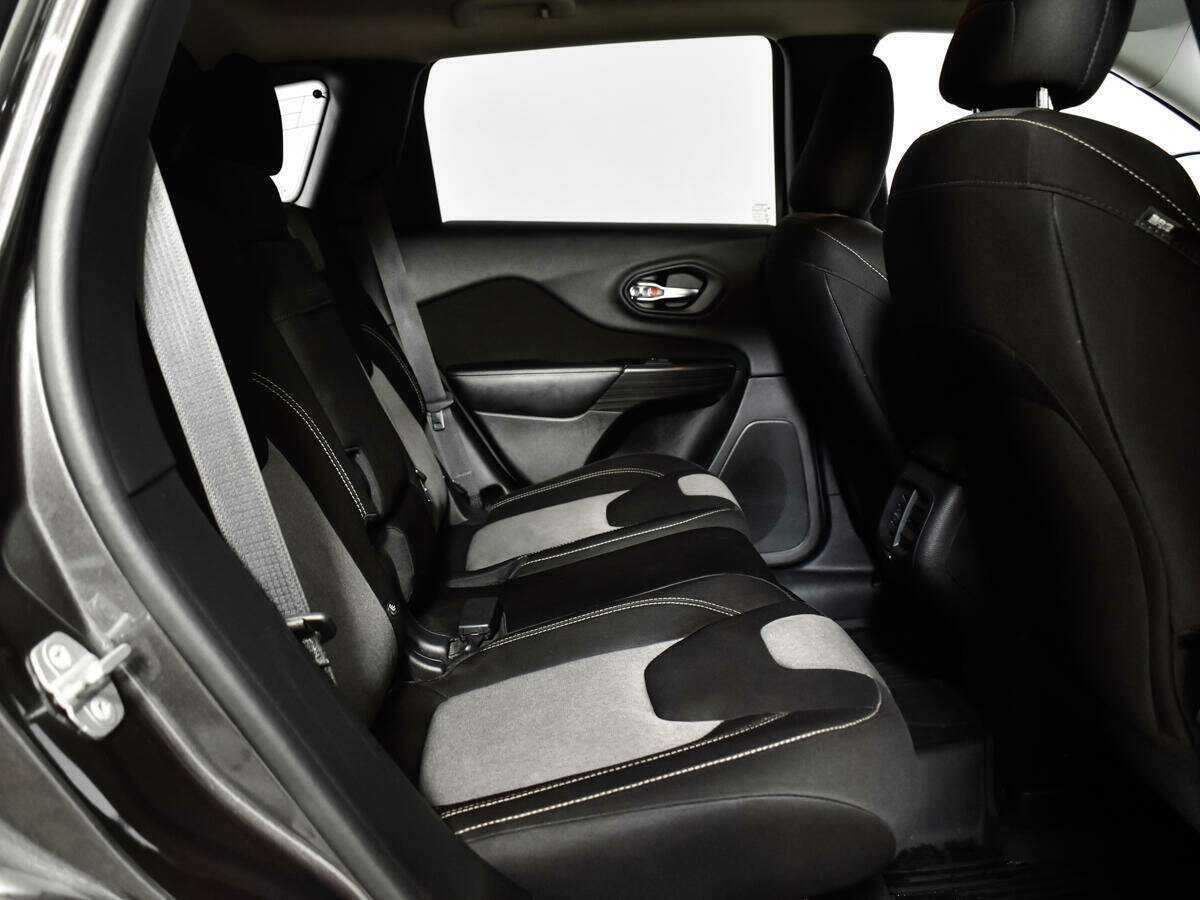 Jeep Cherokee с пробегом — 2014 год. Фото: #9