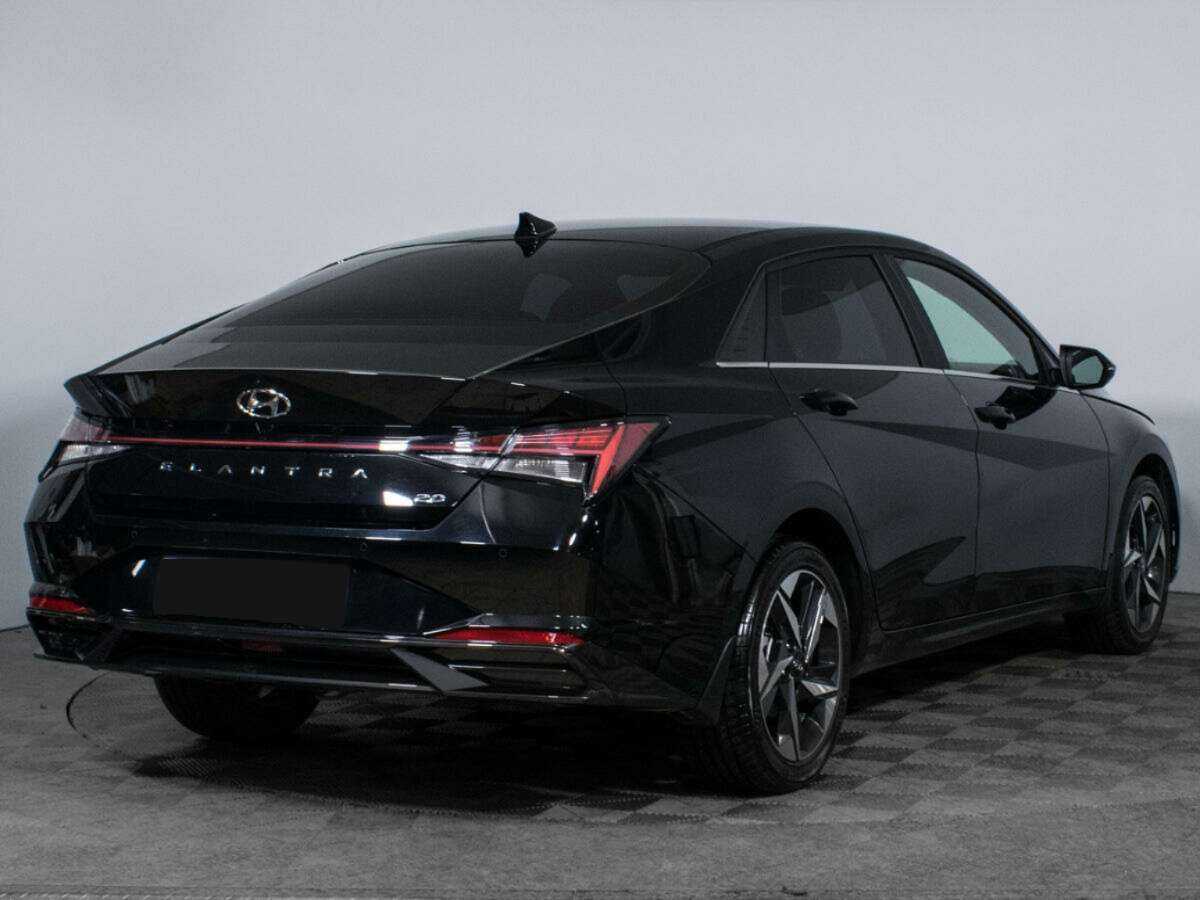 Hyundai Elantra с пробегом — 2023 год. Фото: #4