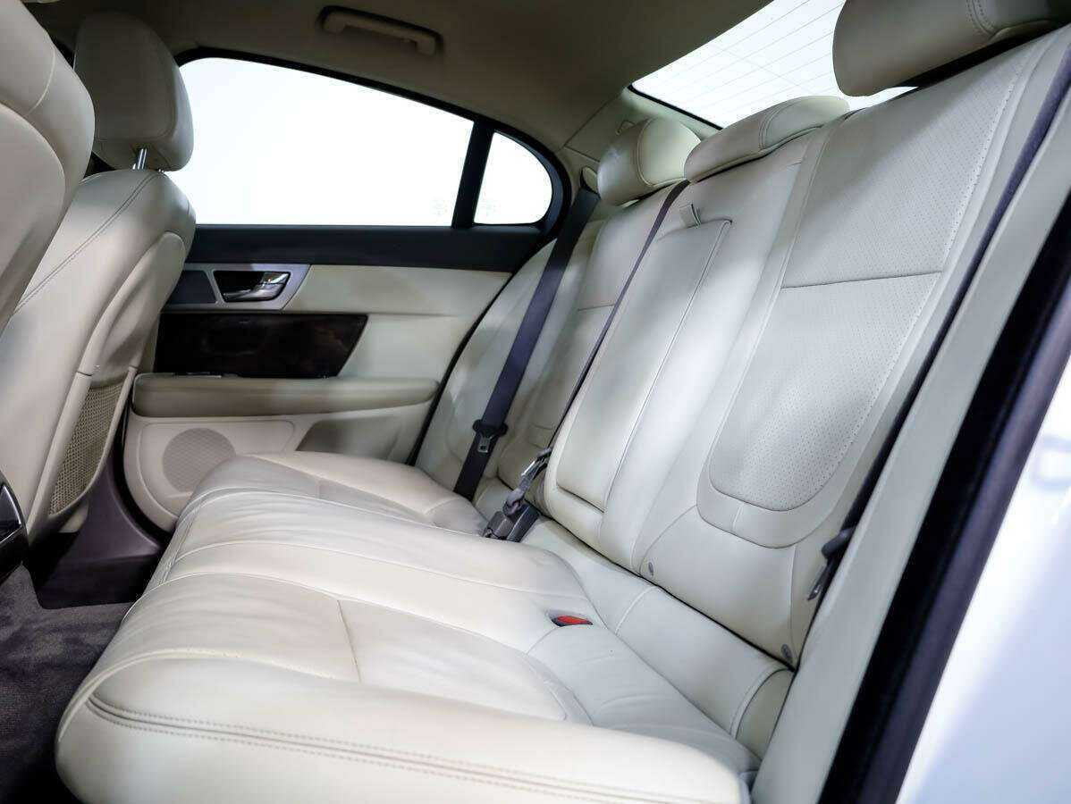 Jaguar XF с пробегом — 2013 год. Фото: #11