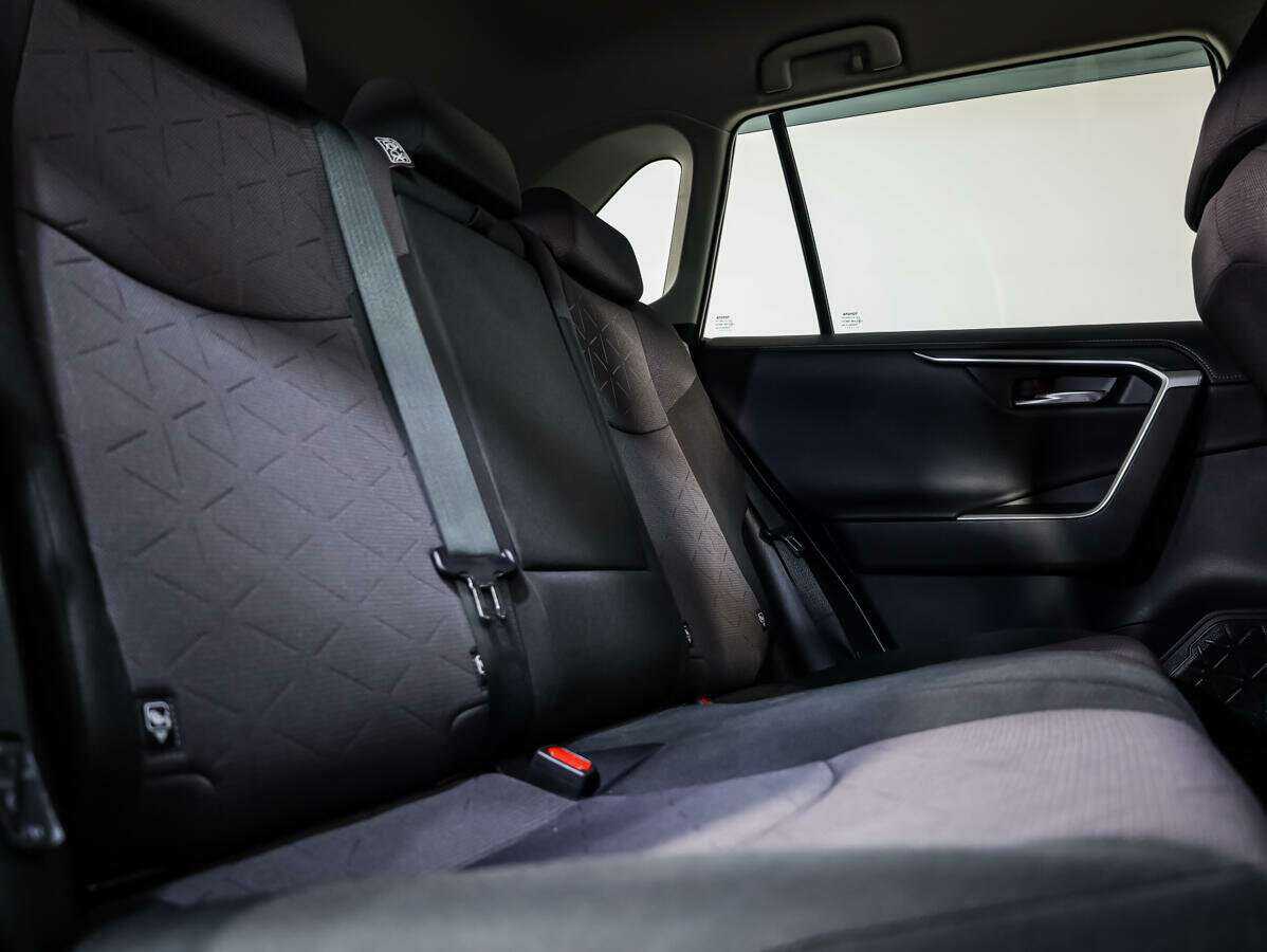 Toyota RAV4 с пробегом — 2020 год. Фото: #10