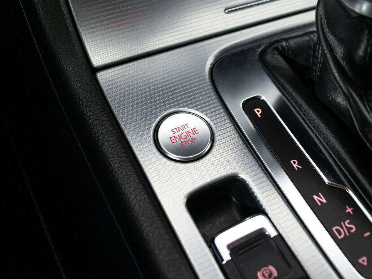 Volkswagen Touareg с пробегом — 2012 год. Фото: #18