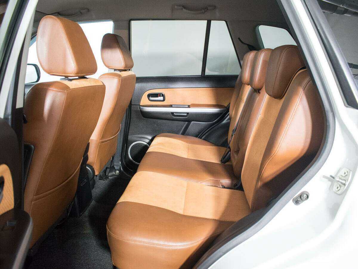 Suzuki Grand Vitara с пробегом — 2012 год. Фото: #8