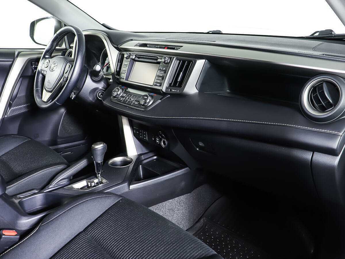 Toyota RAV4 с пробегом — 2013 год. Фото: #8