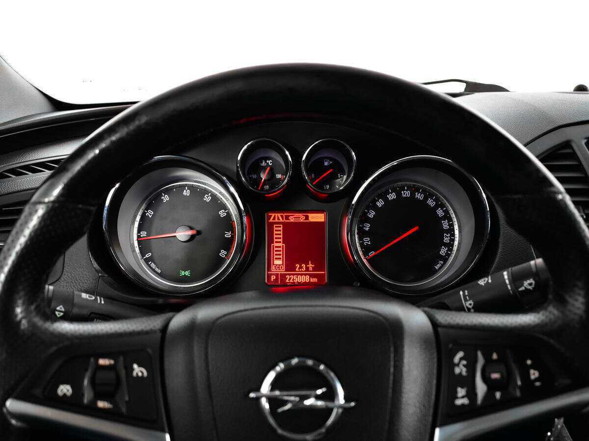 Opel Insignia с пробегом — 2013 год. Фото: #10