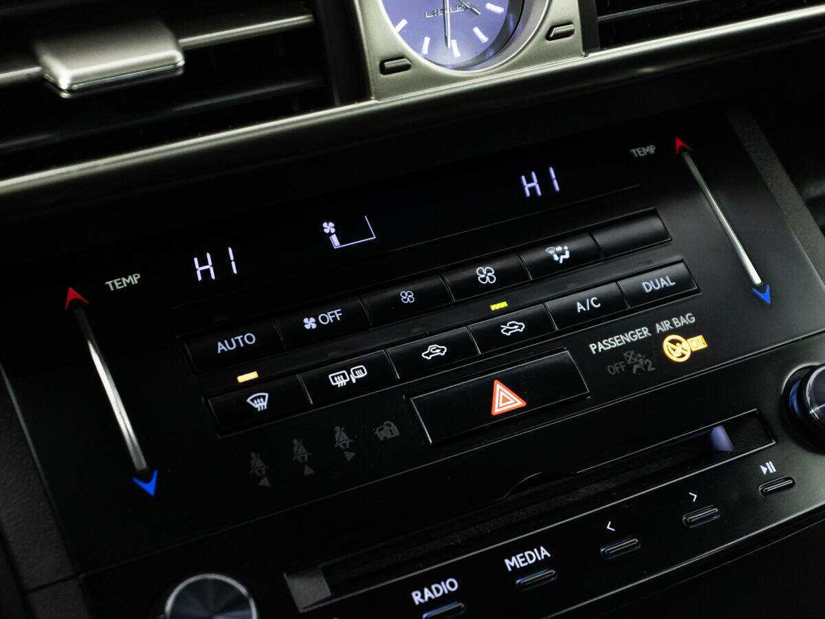 Lexus IS с пробегом — 2014 год. Фото: #16