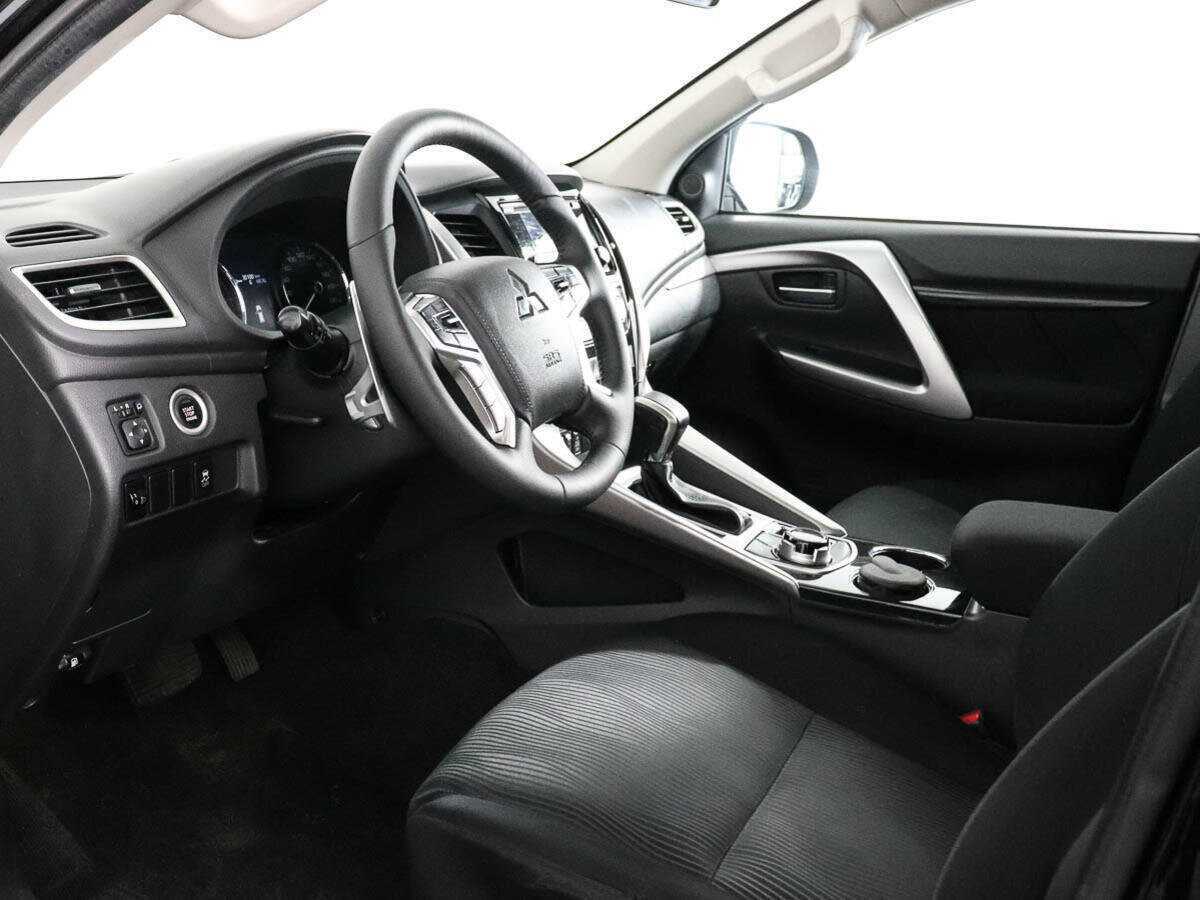 Mitsubishi Pajero Sport с пробегом — 2018 год. Фото: #7