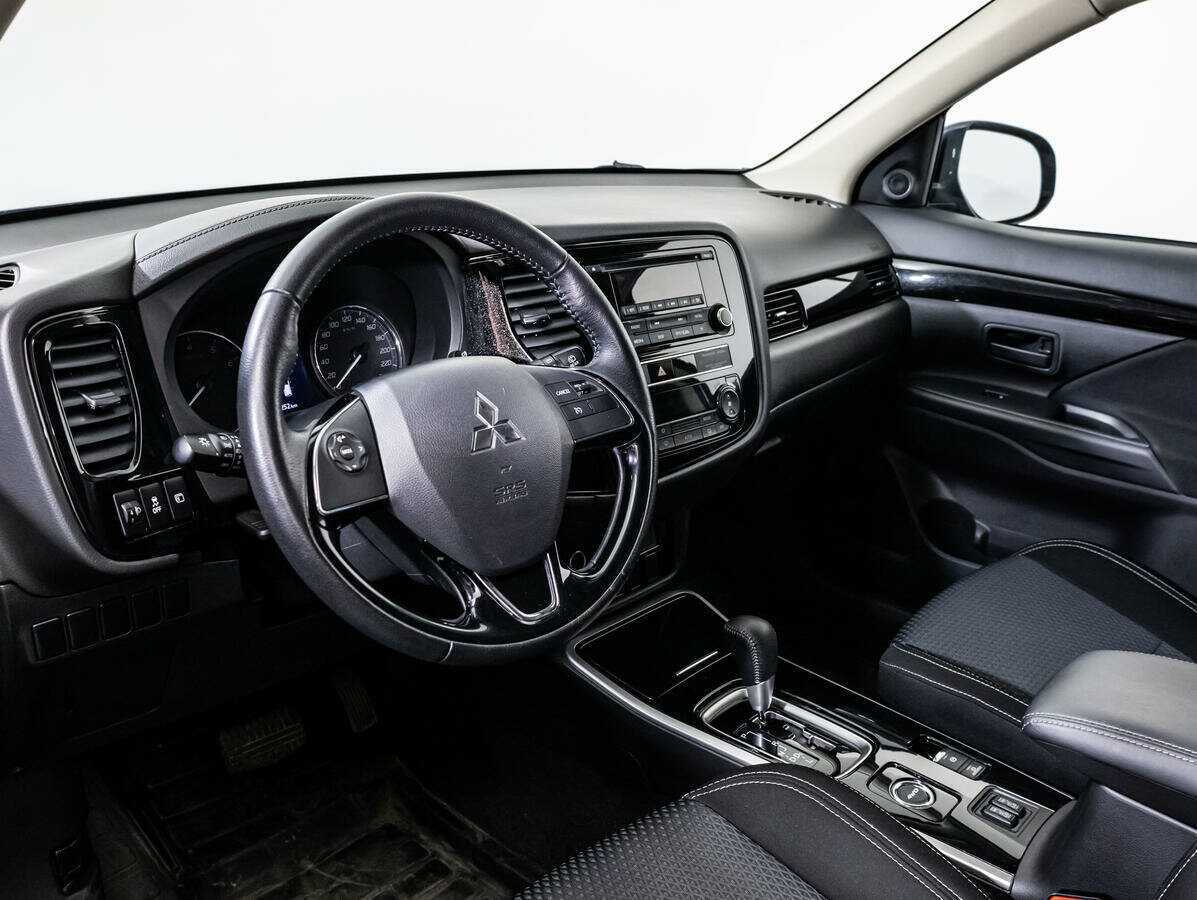 Mitsubishi Outlander с пробегом — 2019 год. Фото: #8